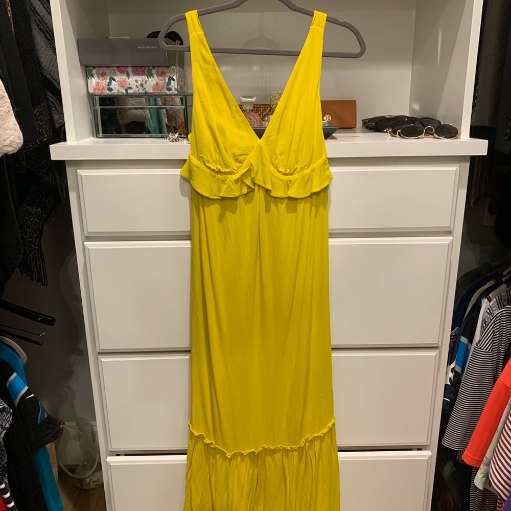 Who Wear What yellow maxi dress. NMT - Picture 3 of 6